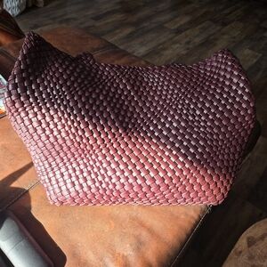 Amazon Essentials Woven Shoulder Bag - Burgundy